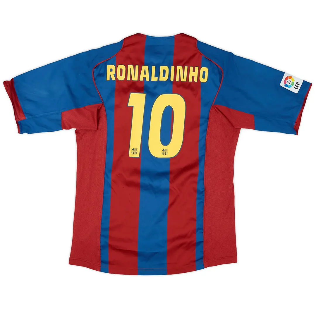 Barcelona 2004-05 Home Shirt – Ronaldinho 10 in blue, red