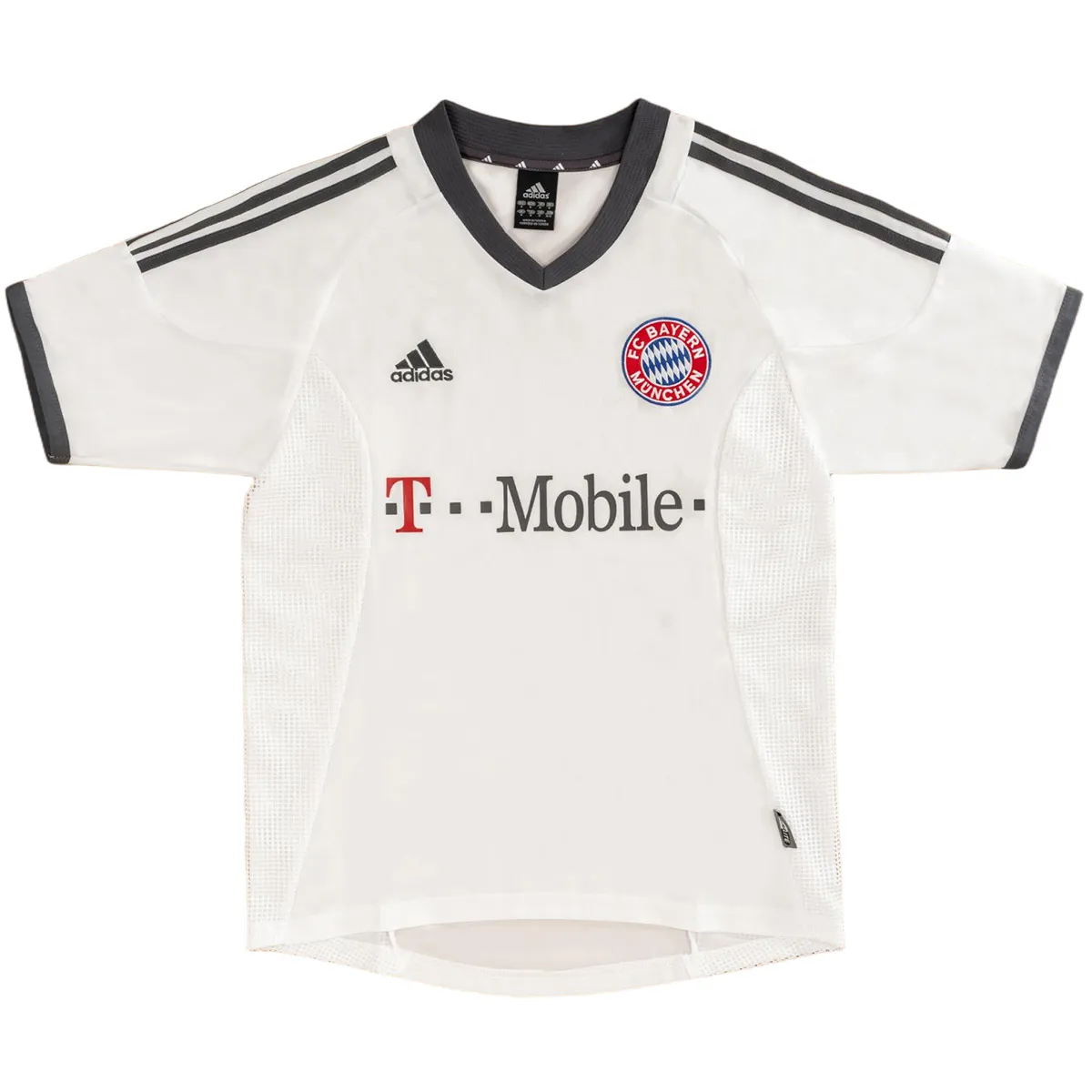Bayern Munich 2002-03 Away Shirt in white, grey