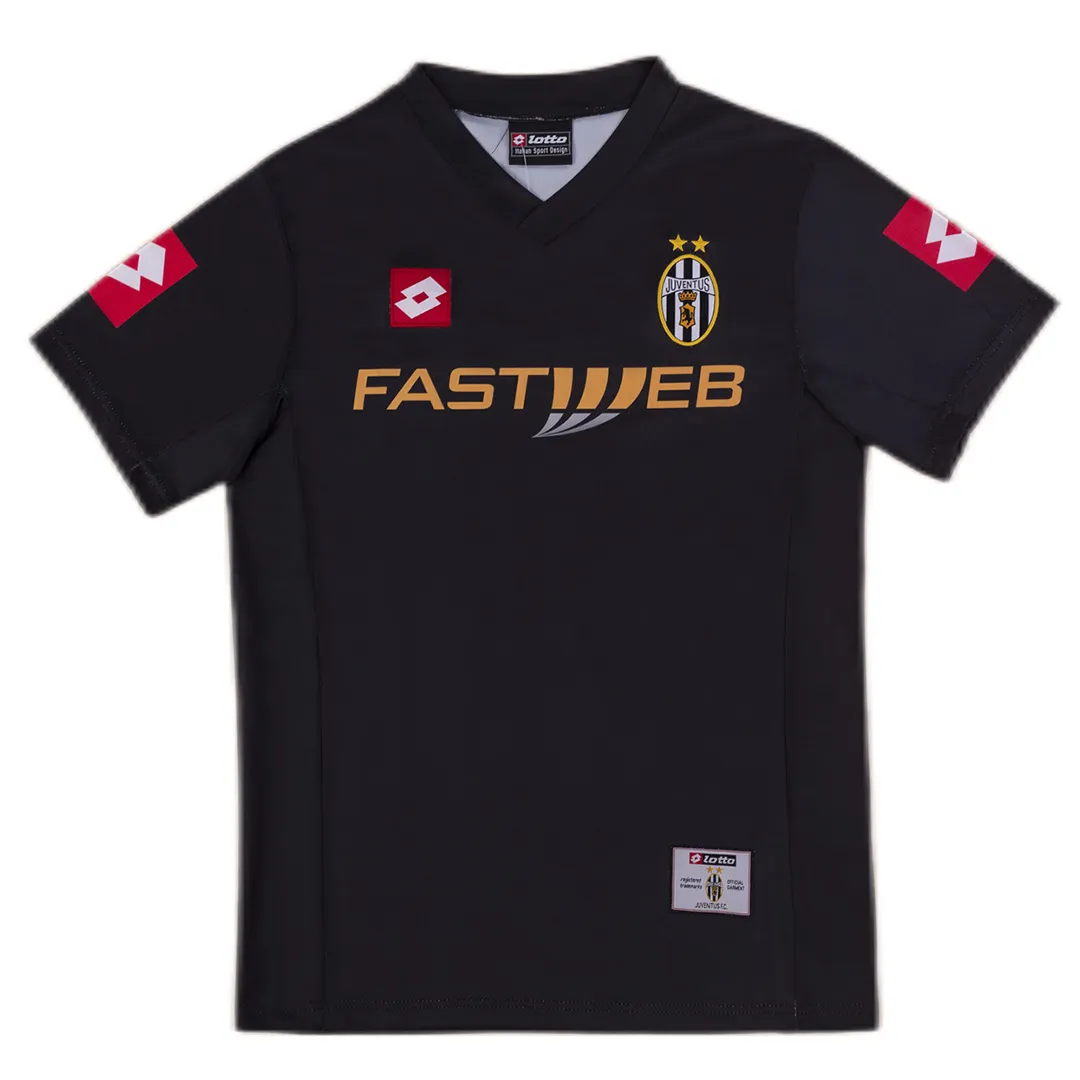 Juventus 2001-02 Away Shirt in black, gold