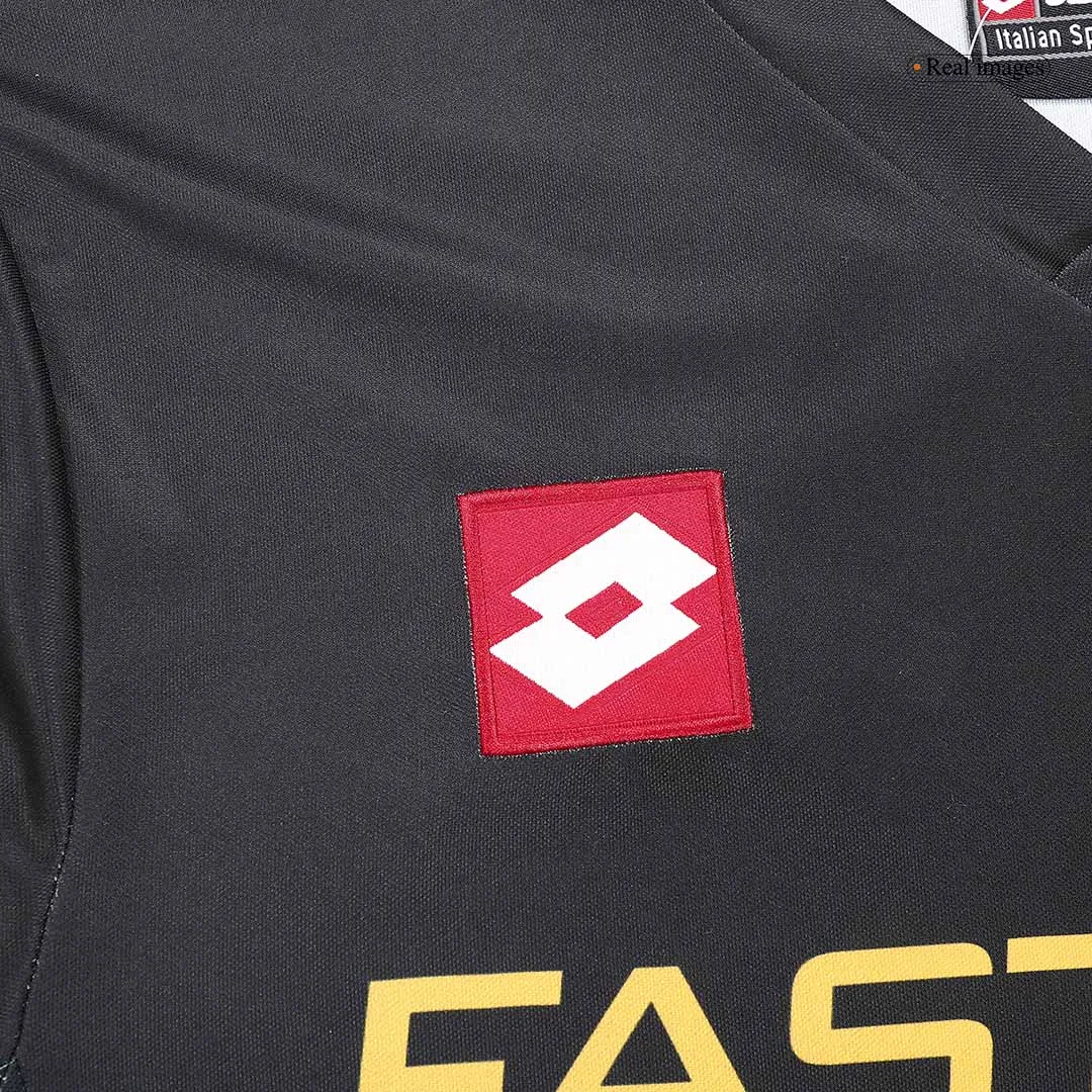Juventus 2001-02 Away Shirt in black, gold view 5