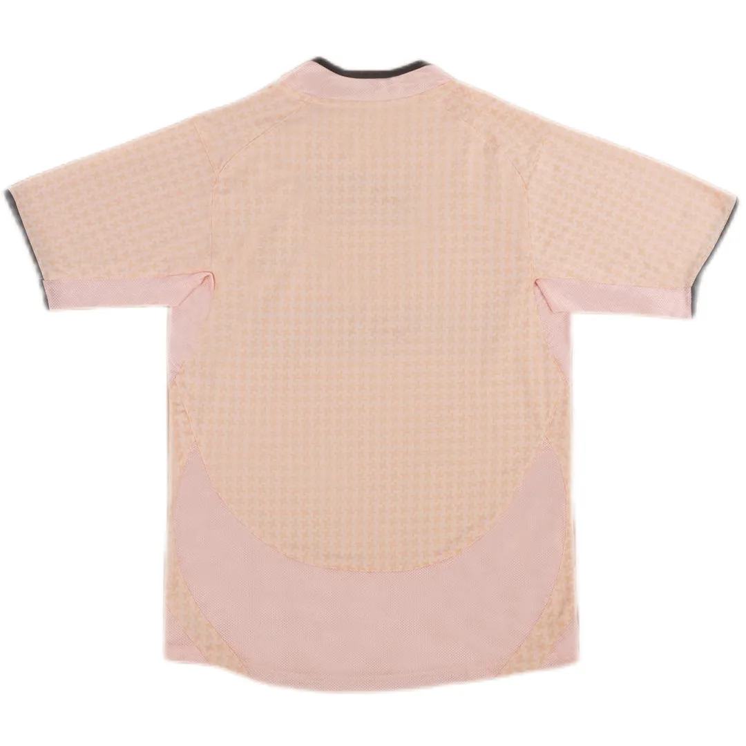Juventus 2003-04 Away Shirt in pale pink, black view 2