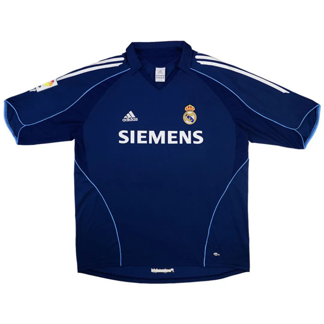 Real Madrid 2005-06 Away Shirt in navy, light blue view 3