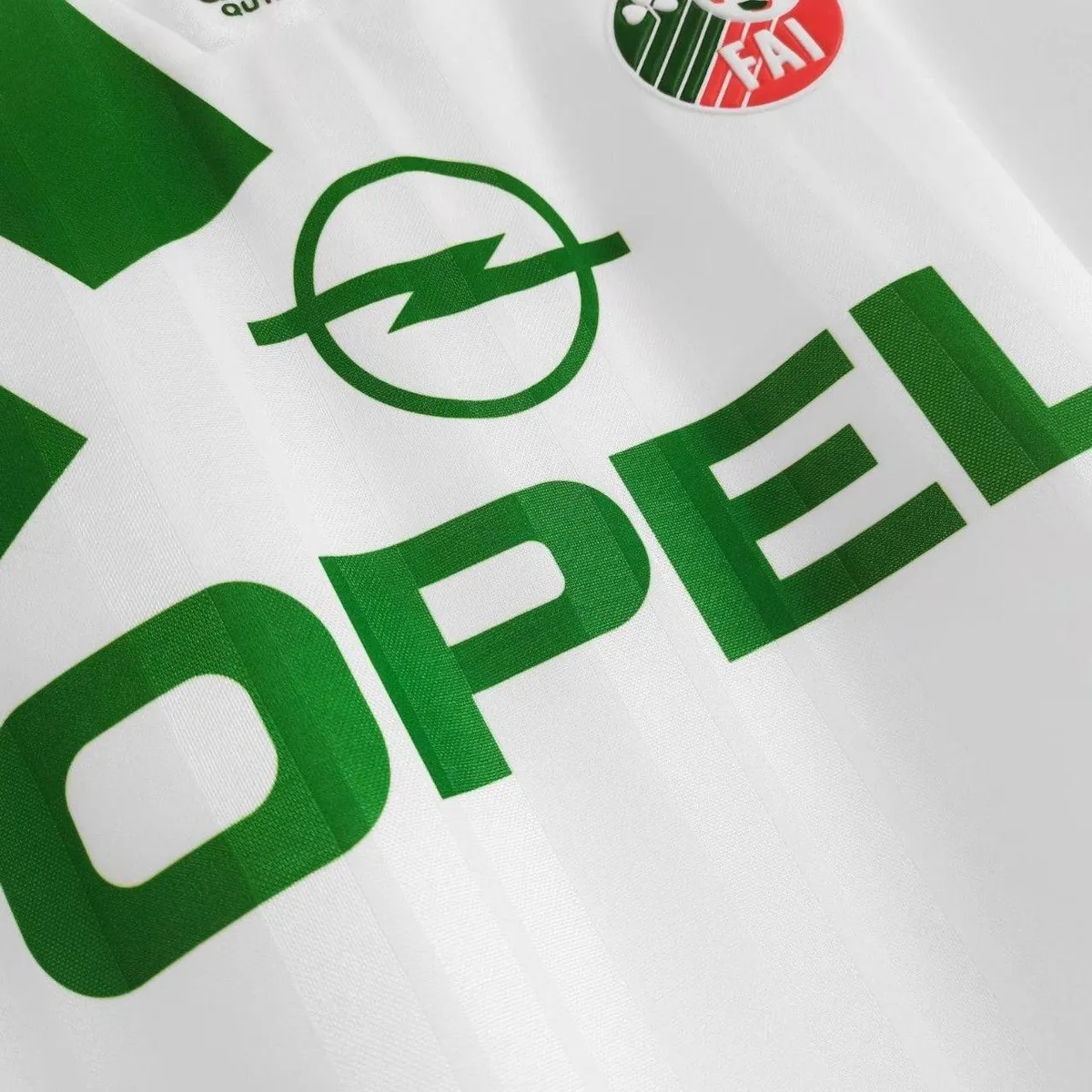 Ireland 1992-94 Away Jersey in white, green view 4