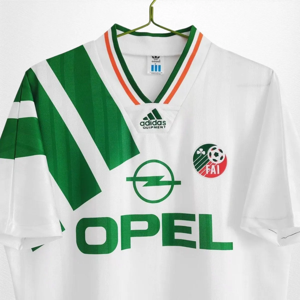Ireland 1992-94 Away Jersey in white, green view 5