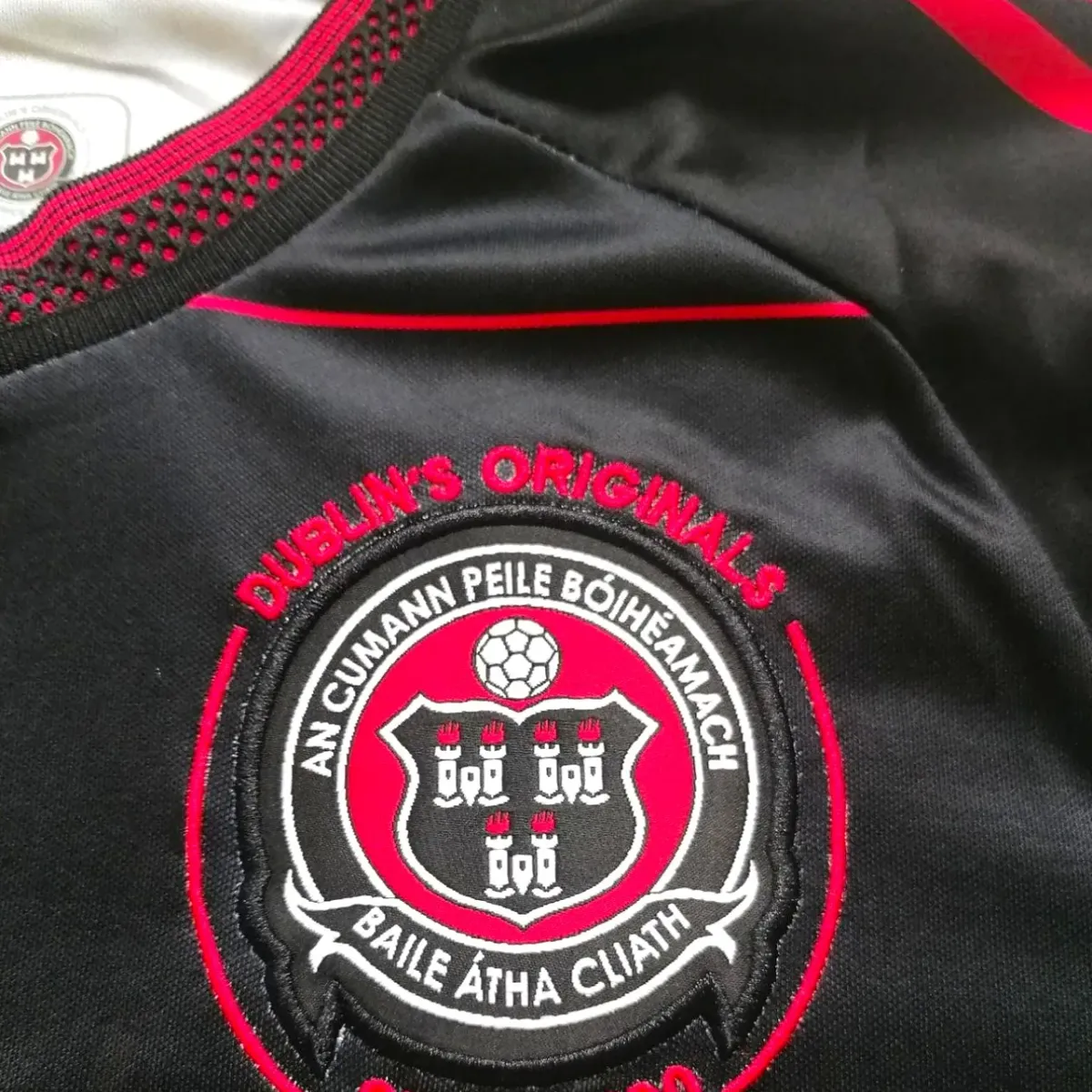 Bohemians 2026 Kneecap Black Jersey in black, red view 3