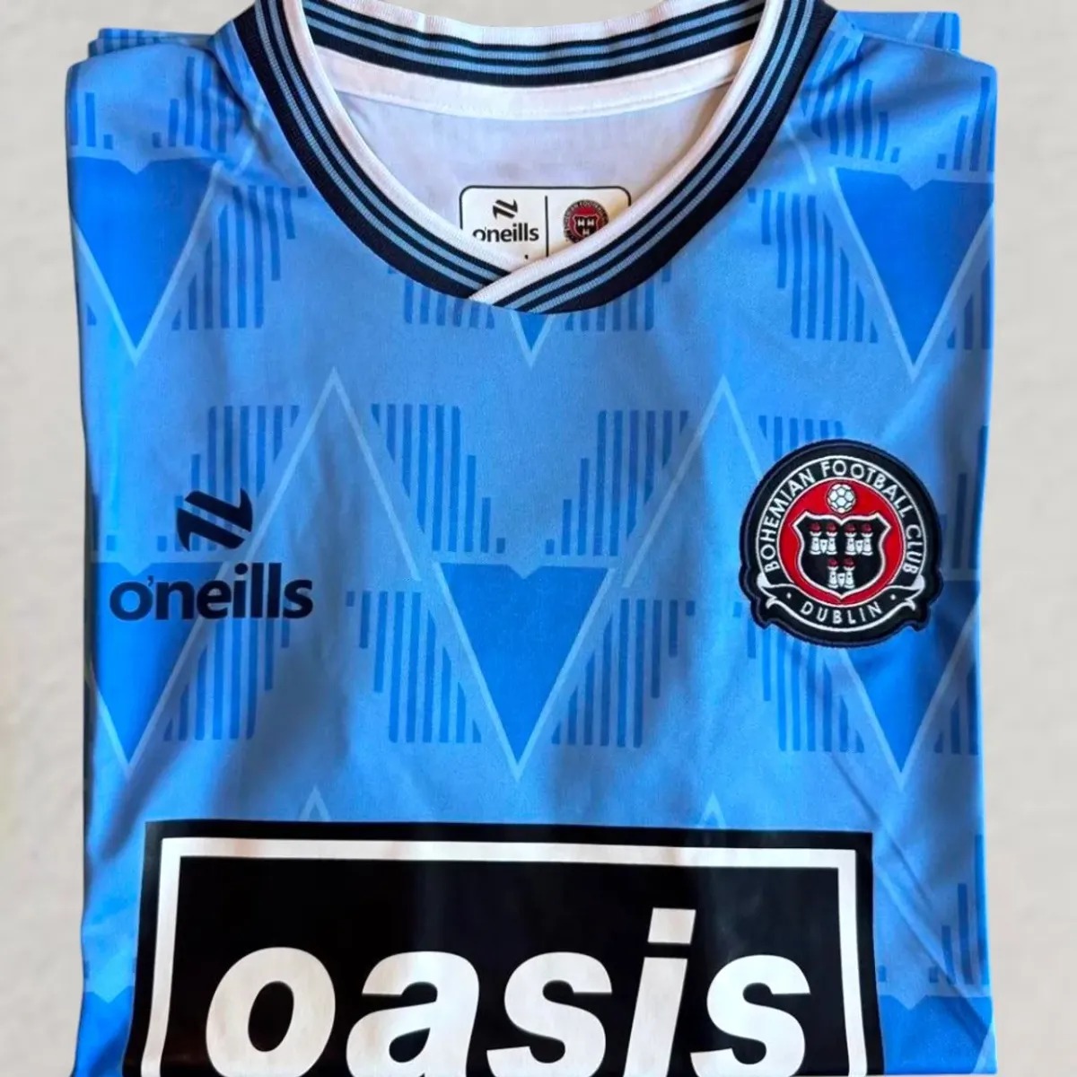 Bohemians x Oasis 2025 FAI Cup Jersey in sky blue, navy, white view 3