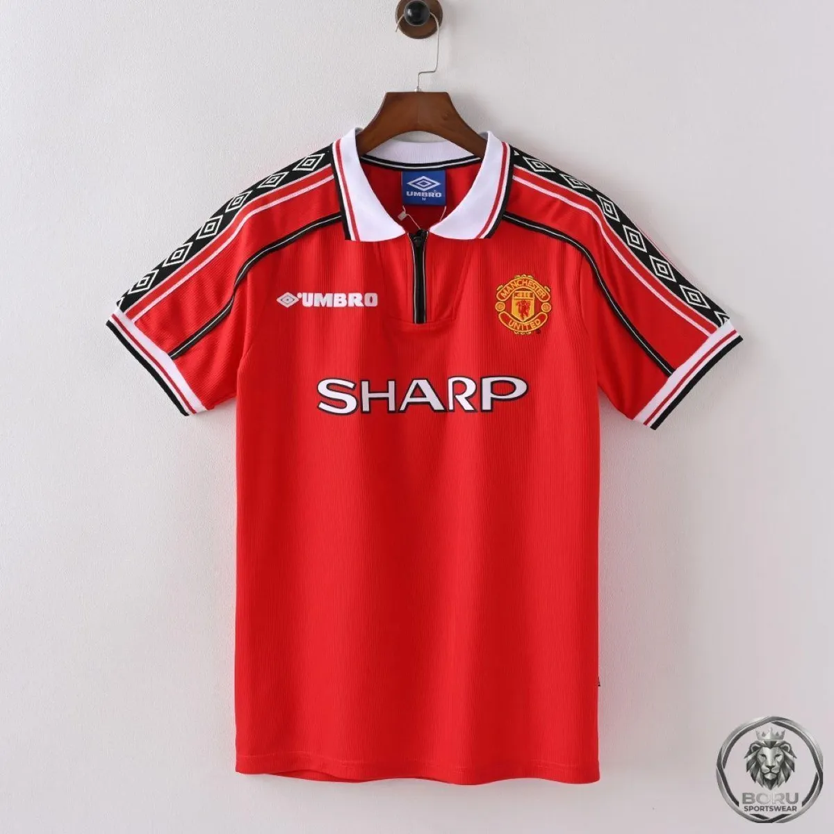 Manchester United 1998-99 Home Shirt in red, white, black