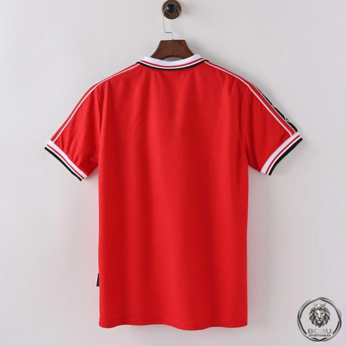 Manchester United 1998-99 Home Shirt in red, white, black view 2