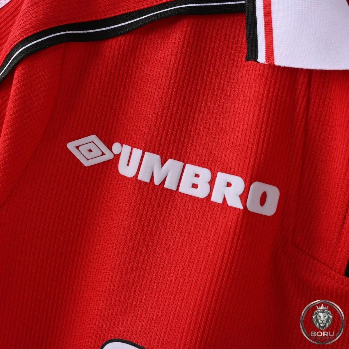 Manchester United 1998-99 Home Shirt in red, white, black view 5