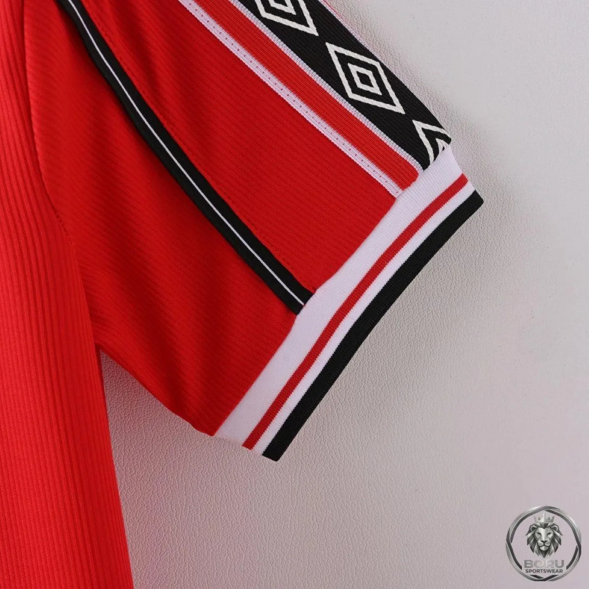 Manchester United 1998-99 Home Shirt in red, white, black view 7