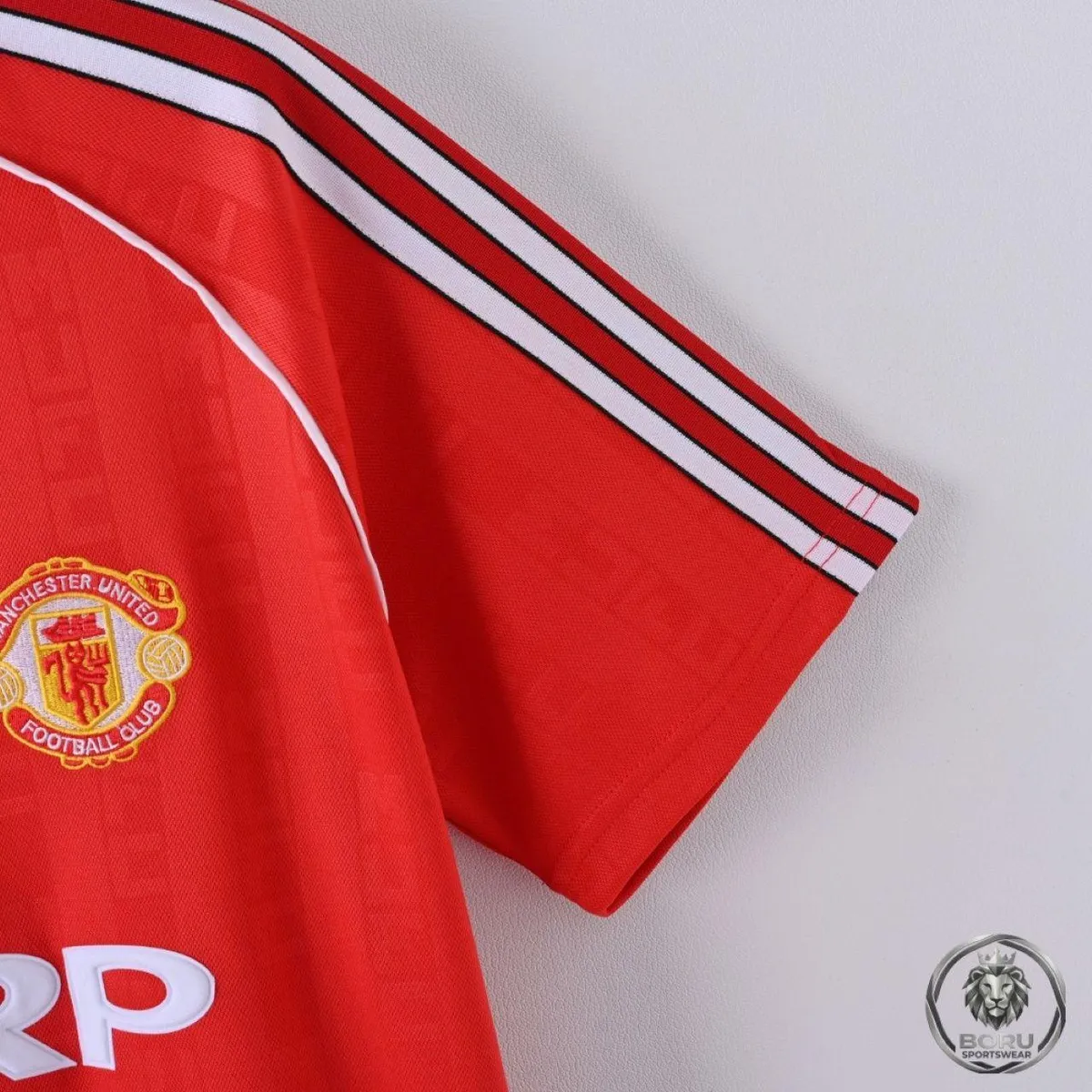 Manchester United 1988-90 Home Shirt in red, white view 4
