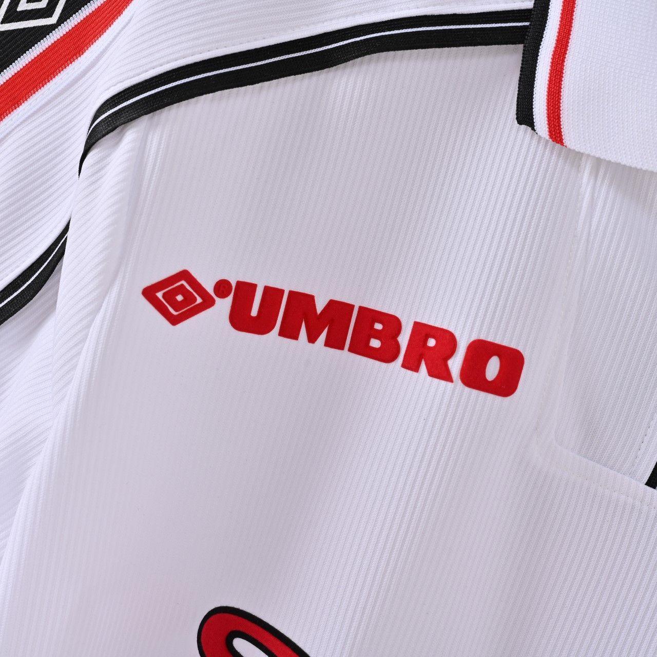 Man Utd 98-99 Away view 4