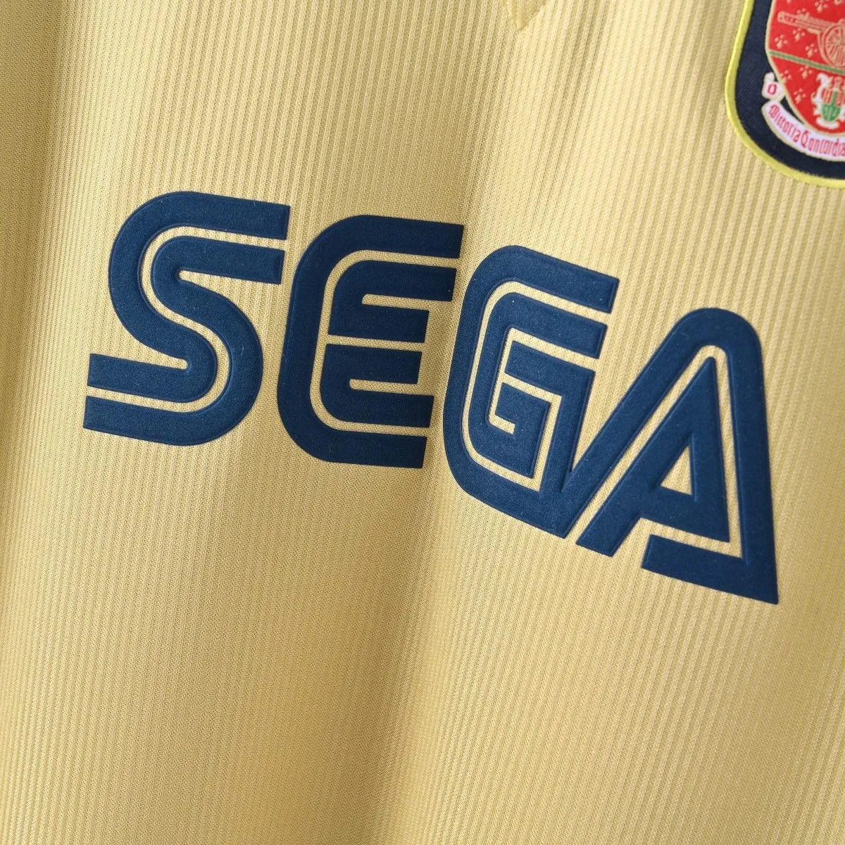 Arsenal 2001-02 Away Shirt in gold, navy, red view 3