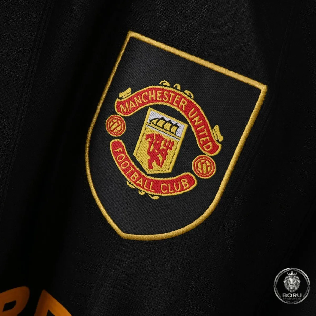 Manchester United 1993-95 Away Shirt in black, gold view 5