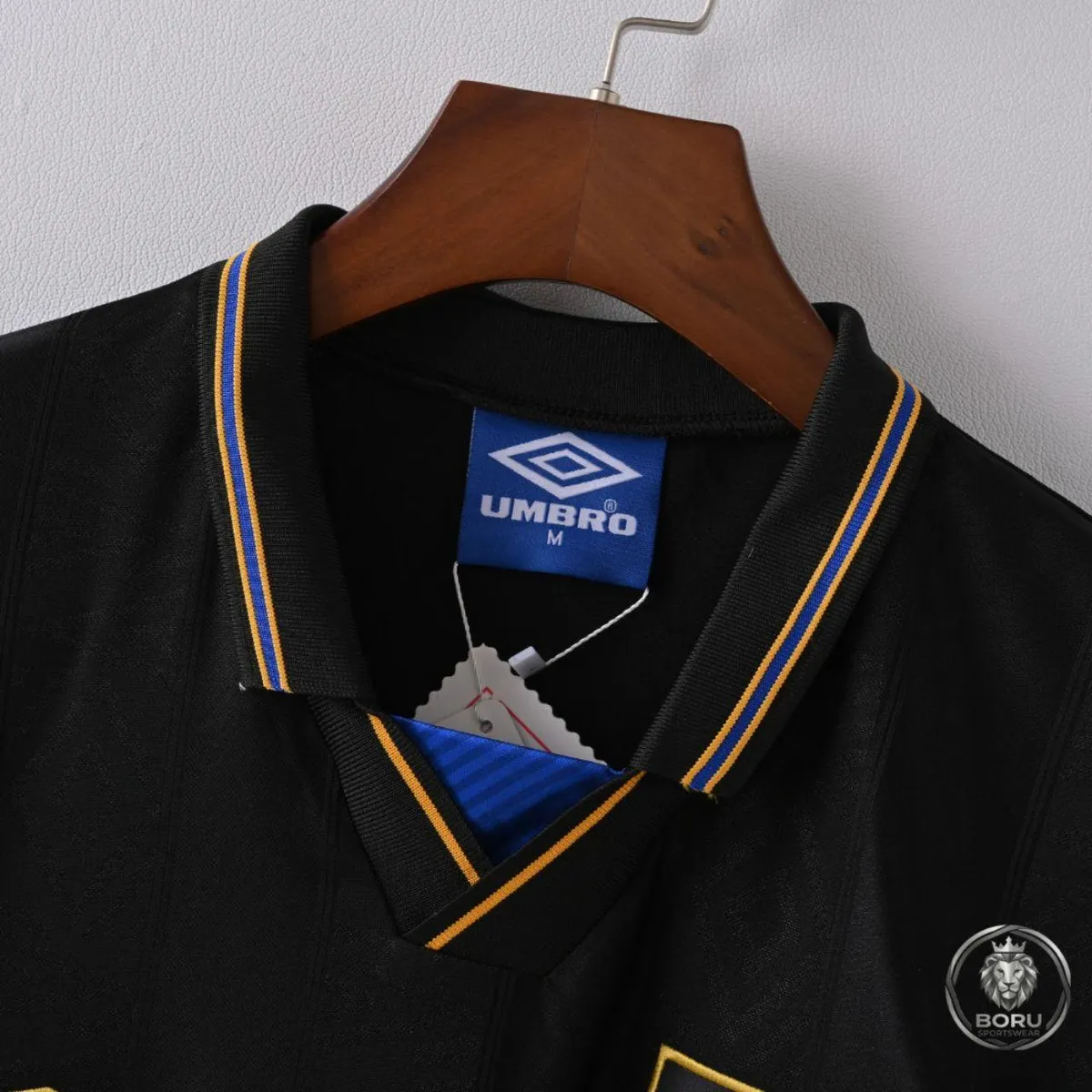 Manchester United 1993-95 Away Shirt in black, gold view 6