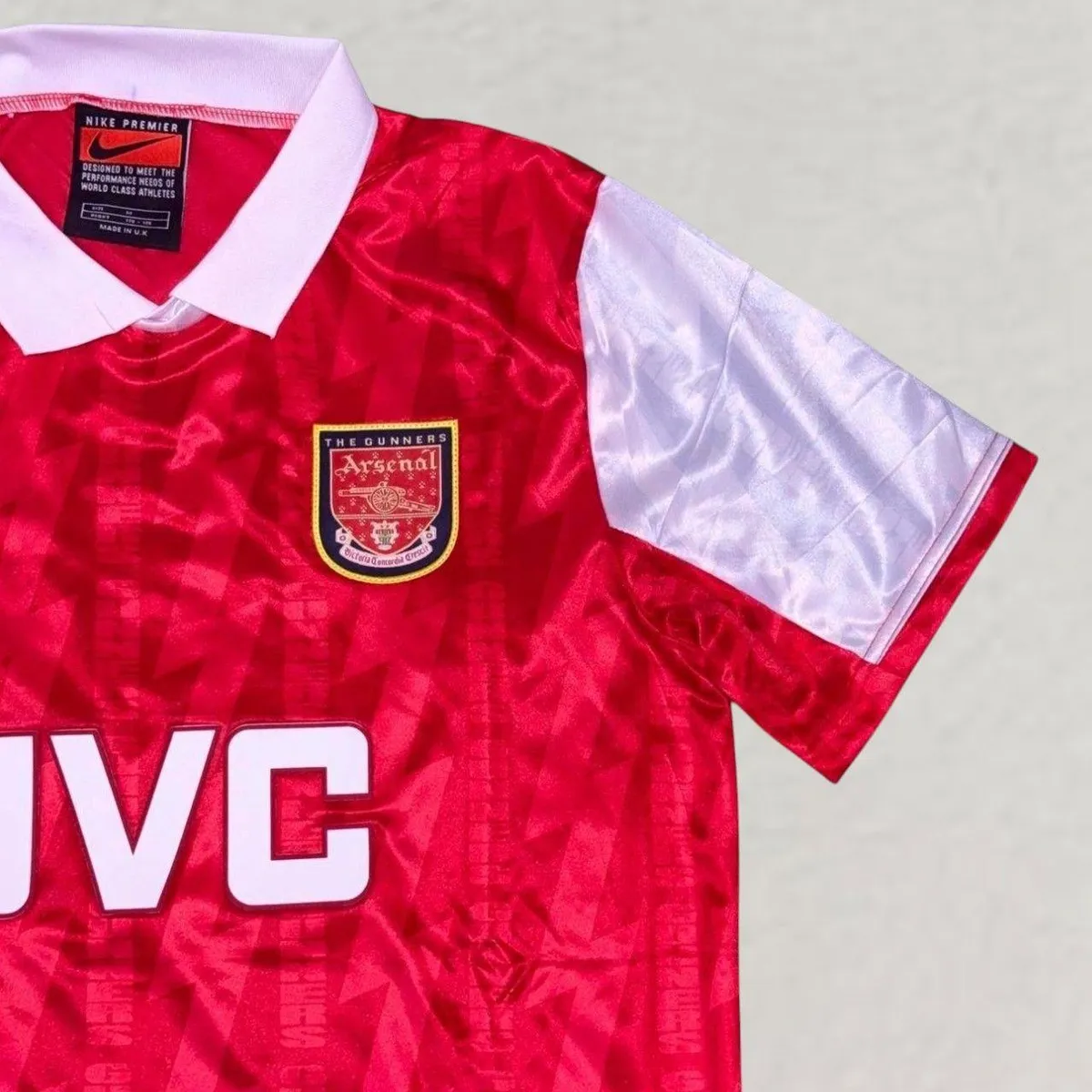 Arsenal 1994-96 Home Shirt in red, white view 3