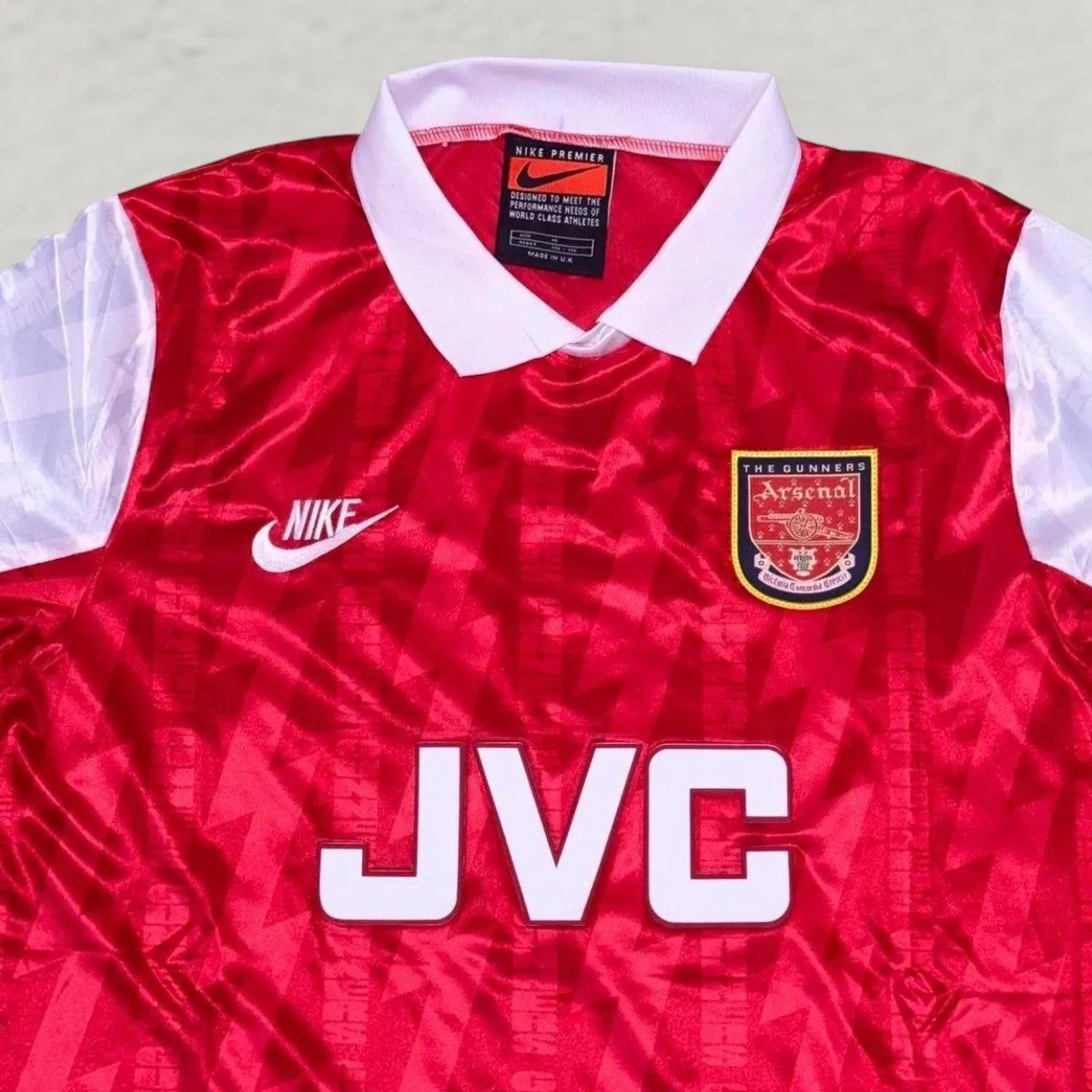Arsenal 1994-96 Home Shirt in red, white view 4