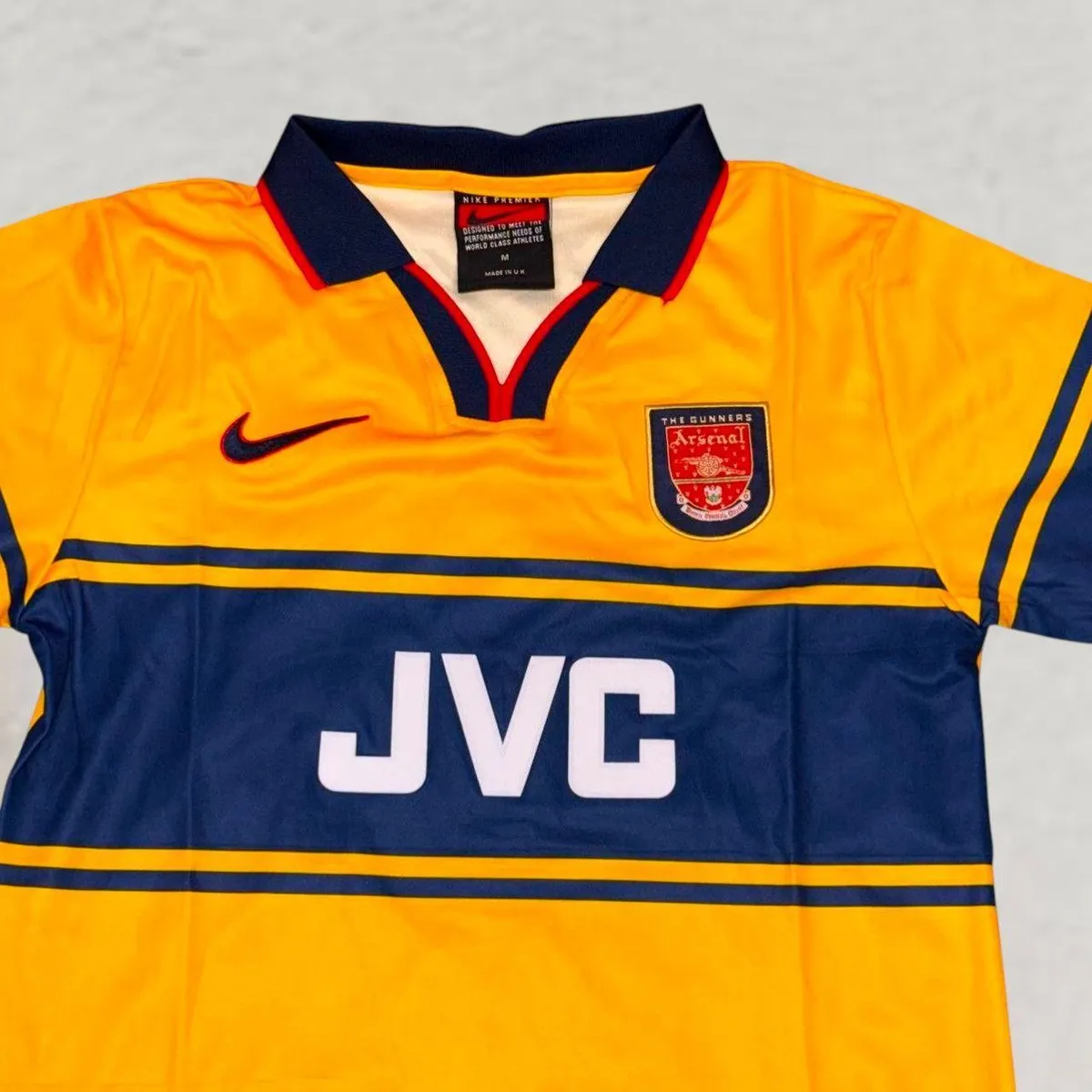 Arsenal 1997-99 Away Shirt in yellow, navy view 3