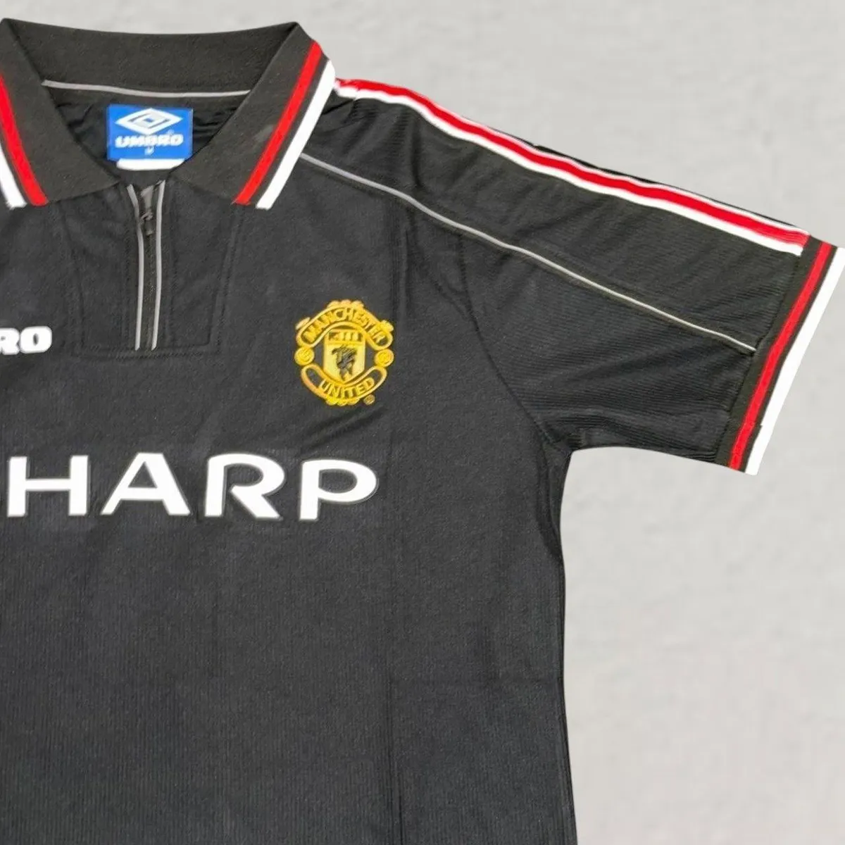 Manchester United 1998-99 Third Shirt in black, red, white view 3
