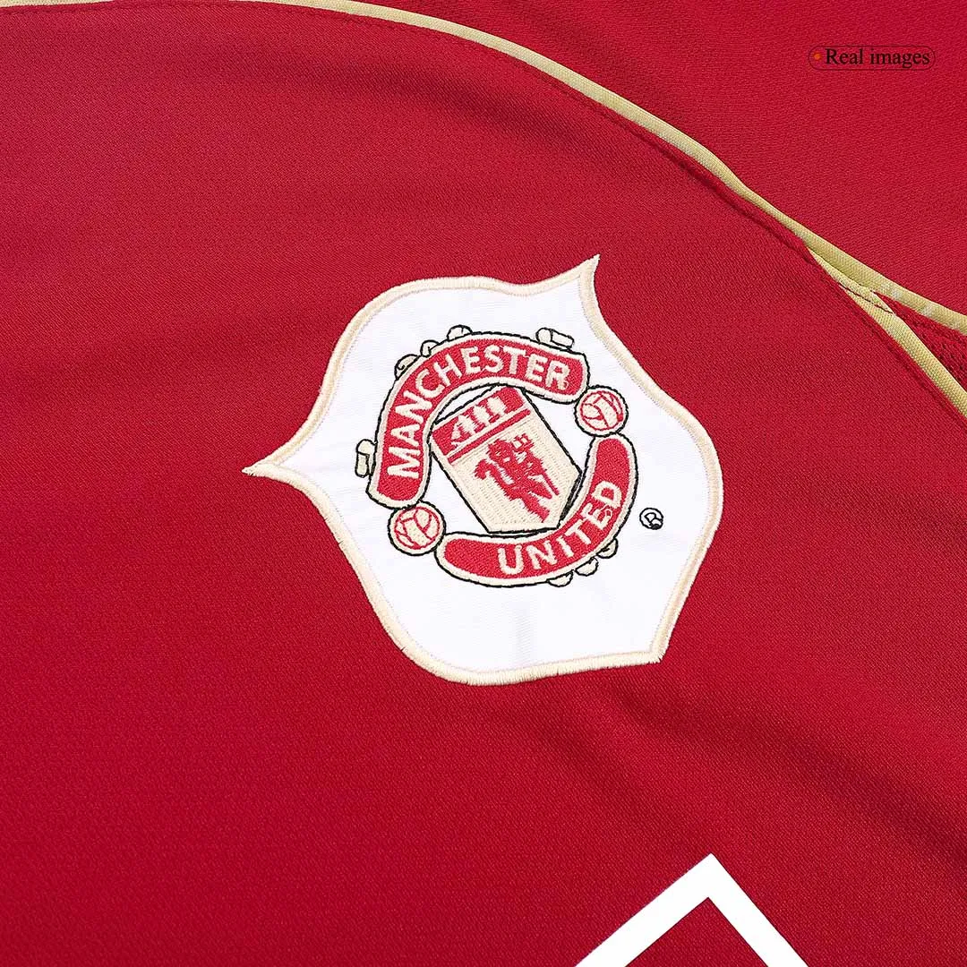 Manchester United 2006-07 Home Shirt in red, gold view 5