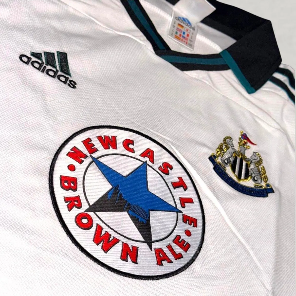 Newcastle United 1999-00 Away Shirt in white, teal, black view 4