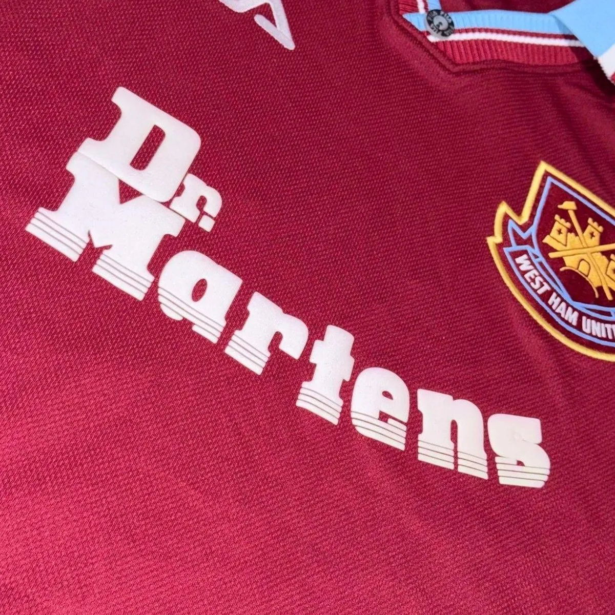West Ham United 1999-01 Home Shirt in claret, sky blue view 3